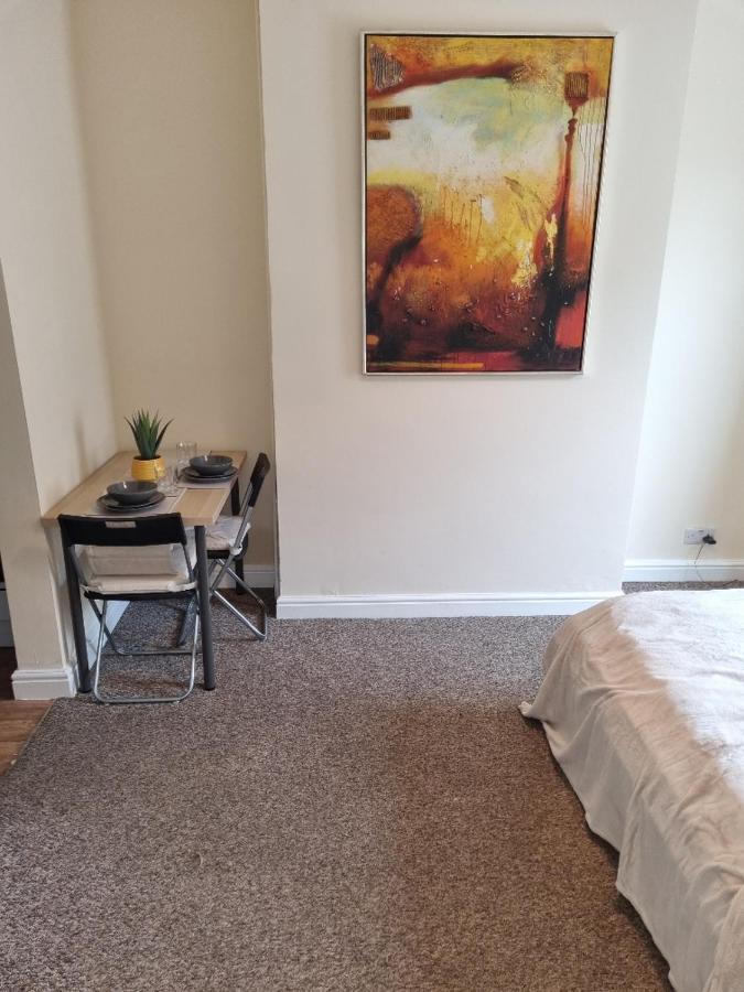 Lovely 1-Bedroom Condo Near The Sea Front Southend-on-Sea Exteriör bild