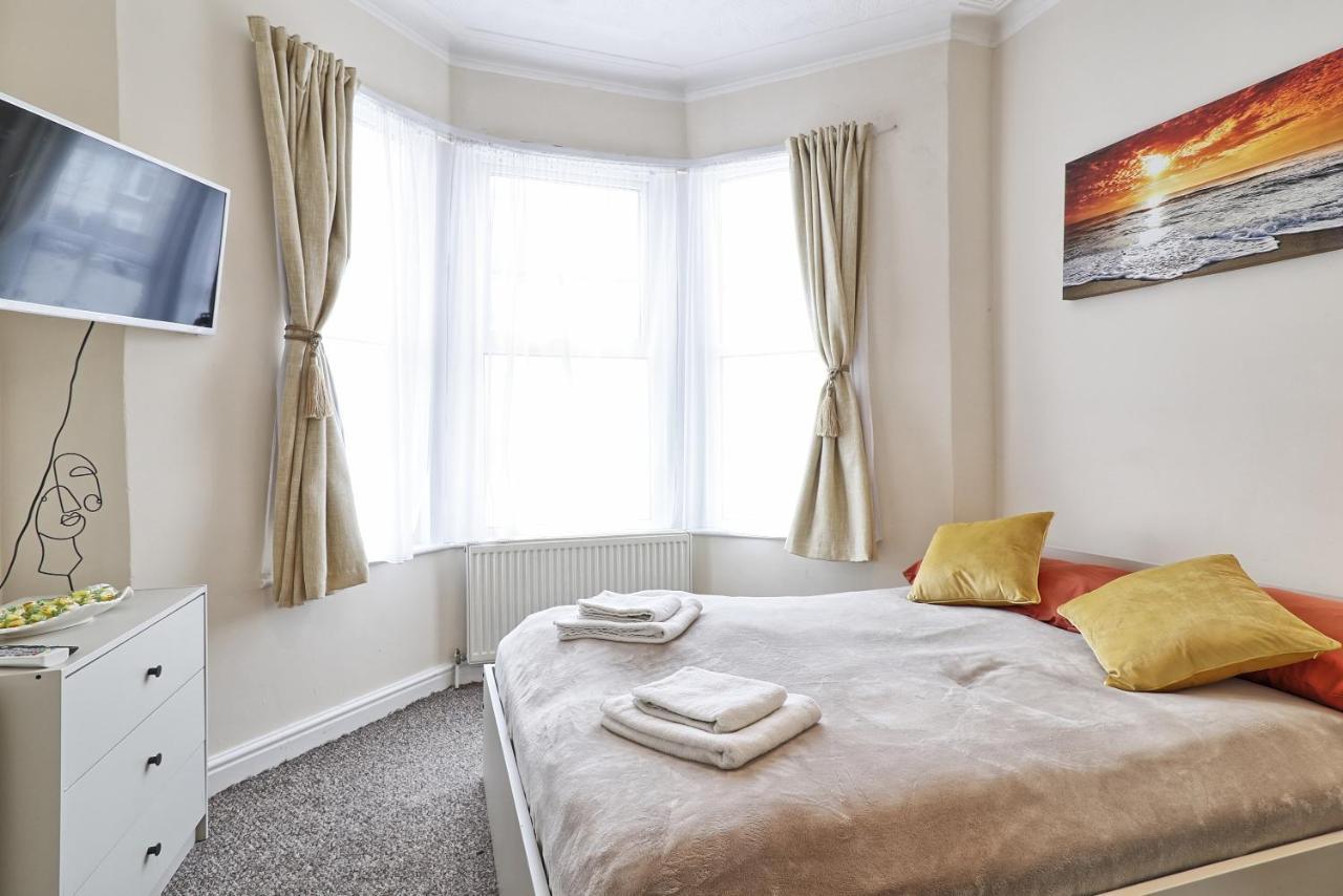 Lovely 1-Bedroom Condo Near The Sea Front Southend-on-Sea Exteriör bild
