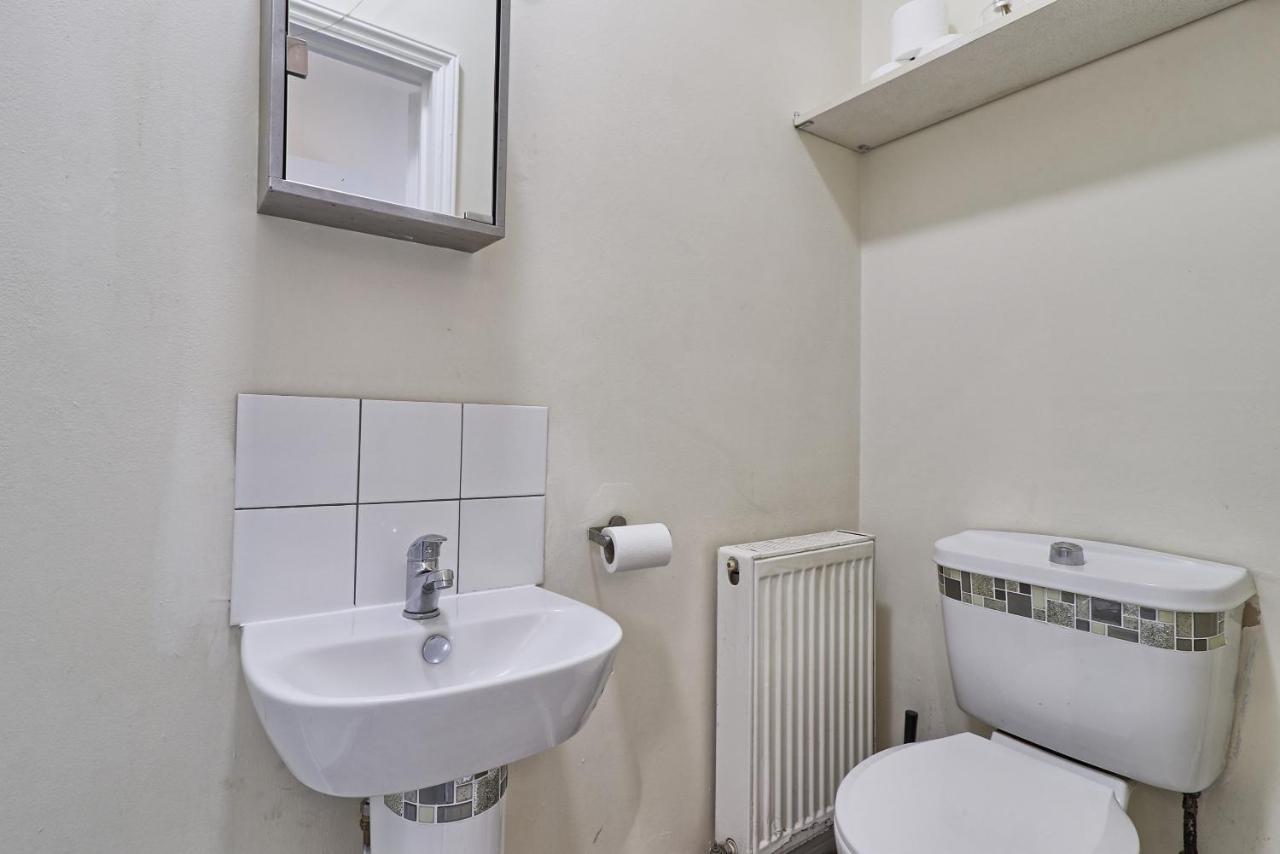 Lovely 1-Bedroom Condo Near The Sea Front Southend-on-Sea Exteriör bild